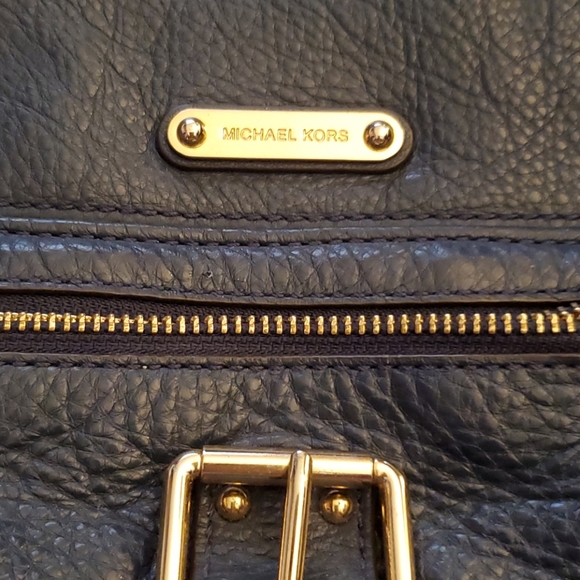 Michael kors bag and change purse set - Picture 2 of 5